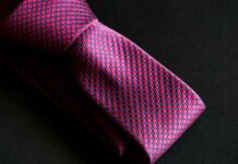 Veština koju svaki muškarac može imati – kako savršeno vezati kravatu