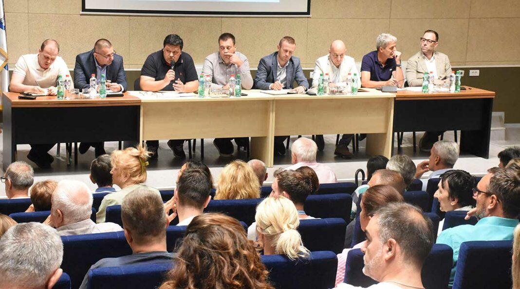 tribina_upravnici_zgrada_foto-zemun